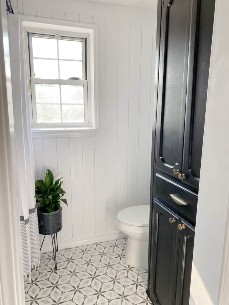 cabinets painted in tricorn black sherwin williams