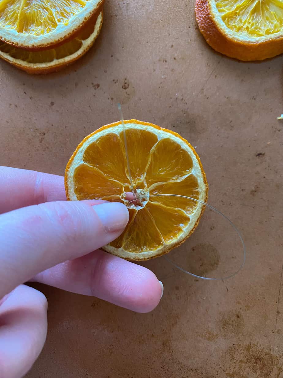 DIY Dried Orange Garland That Will Instantly Cozy Up Your Home - Dori ...