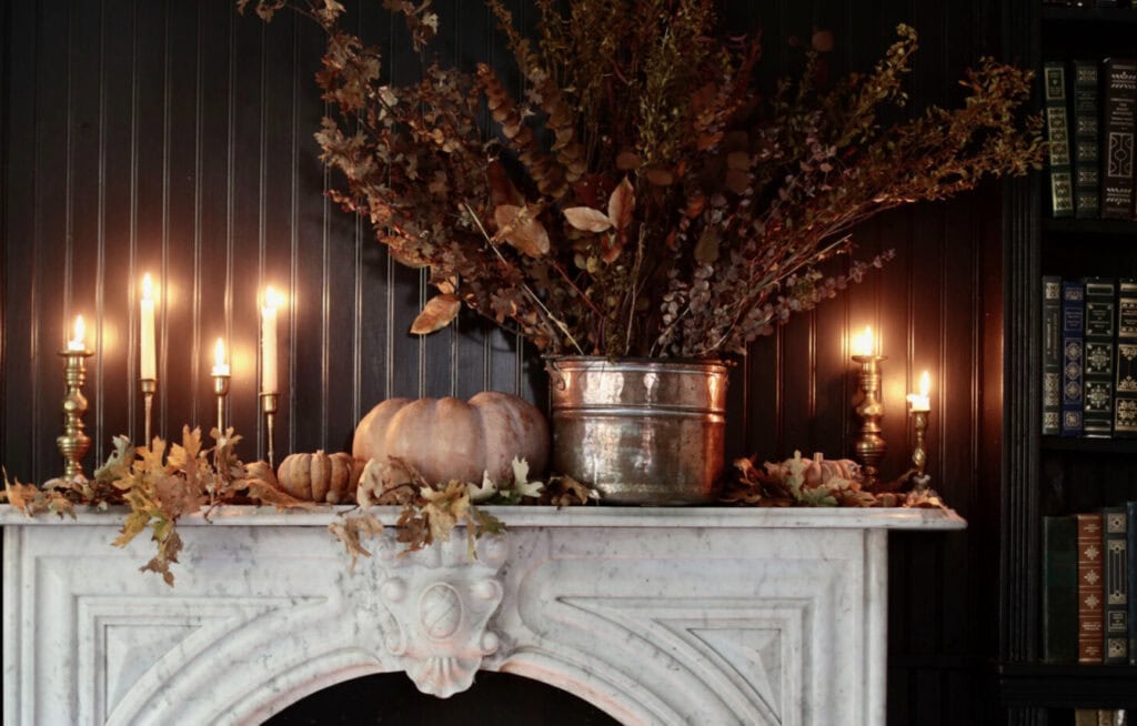 10 Warm and Inviting Fall Mantle Decor Ideas for Your Home 3