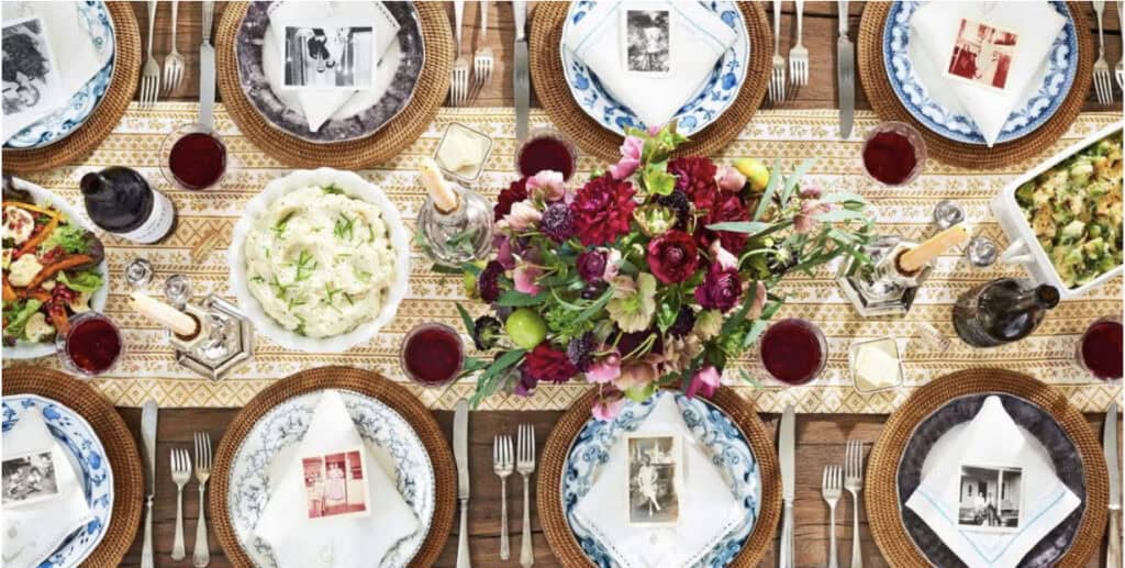 Thanksgiving Tablescapes: Gorgeous Fall Table Settings for 2025 1
