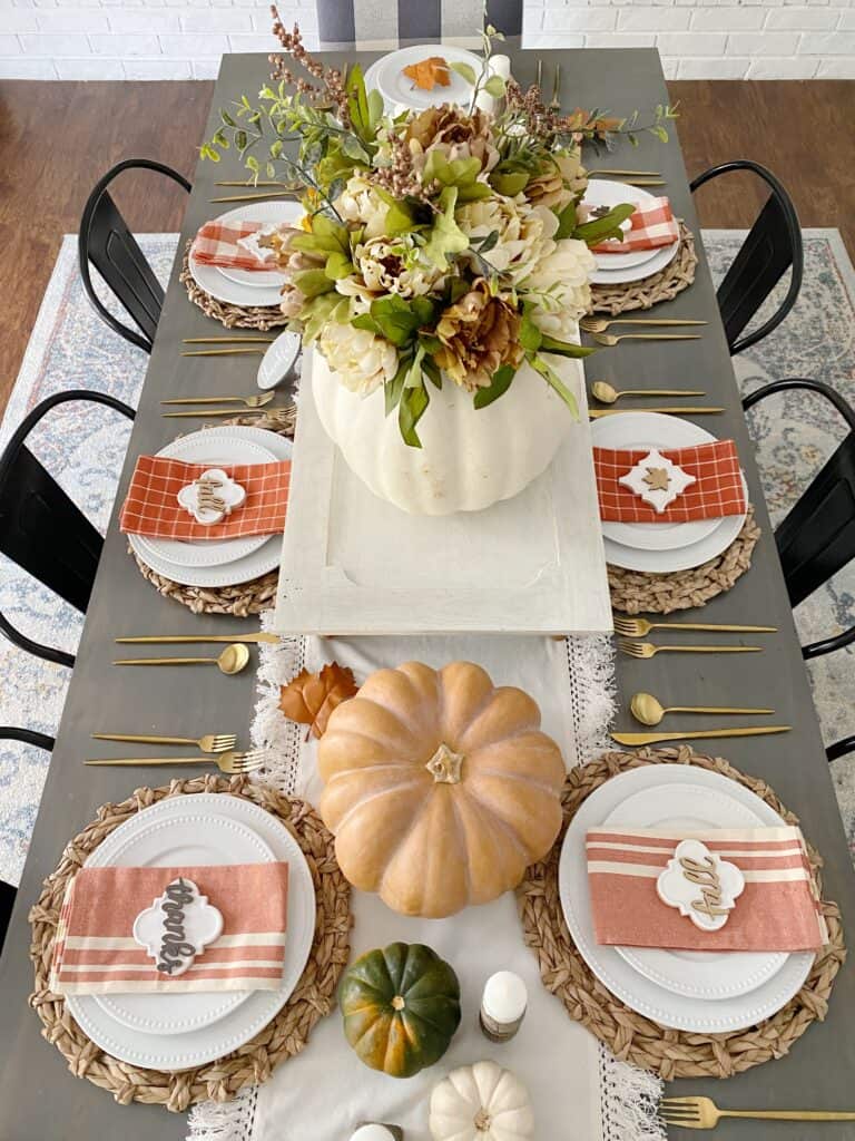 Thanksgiving Tablescapes: Gorgeous Fall Table Settings for 2025 7