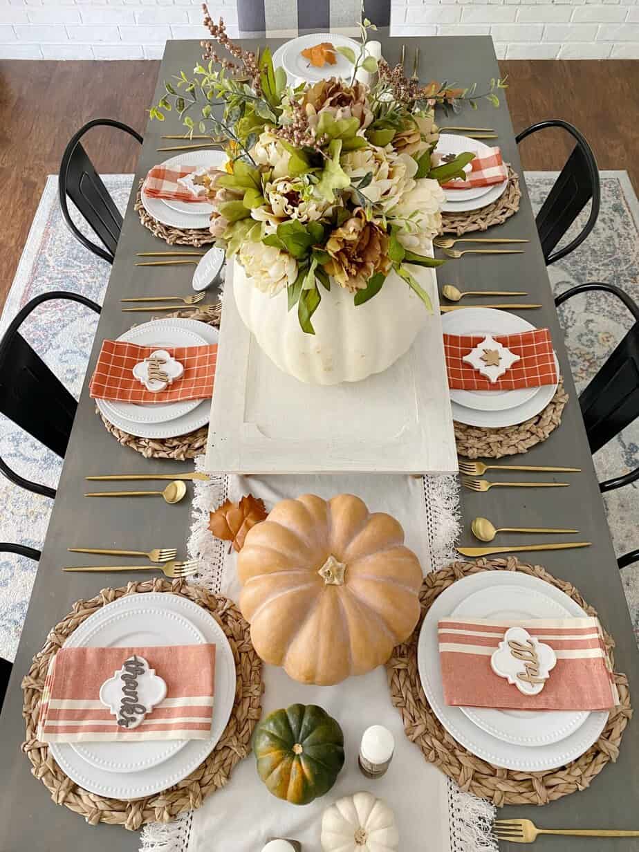 traditional thanksgiving tablescape
