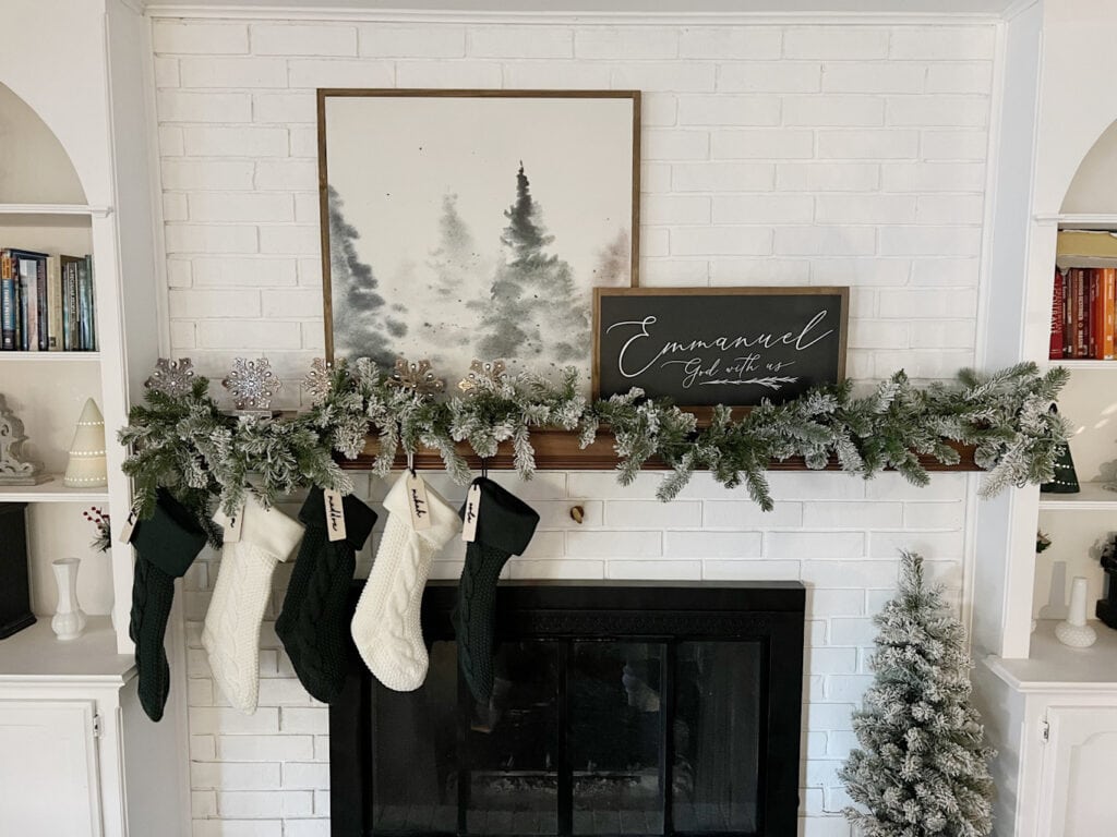 Christmas Decor Ideas for a Living Room Cozy for the Holidays 4
