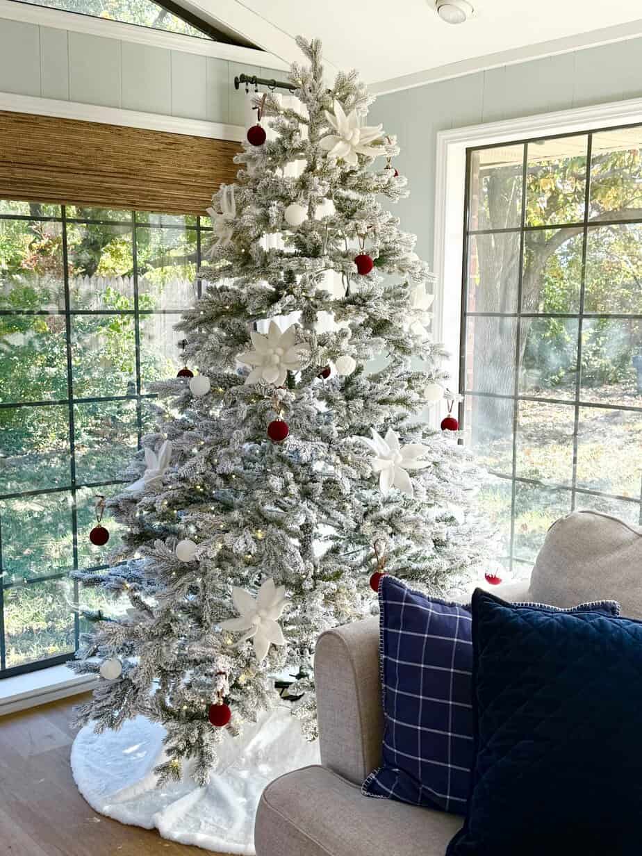 Beautiful (and Easy!) Christmas Tree Decorating Ideas for 2025 1