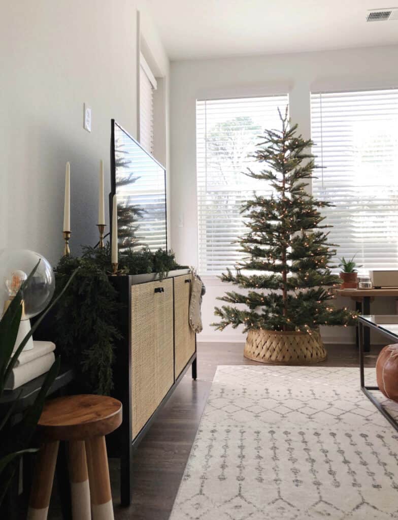 Christmas Decor Ideas for a Living Room Cozy for the Holidays 6
