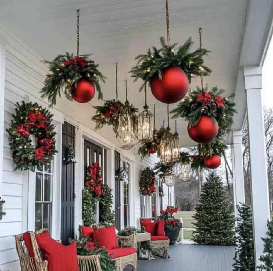 Outdoor Christmas Decor Ideas for a Festive Home 4