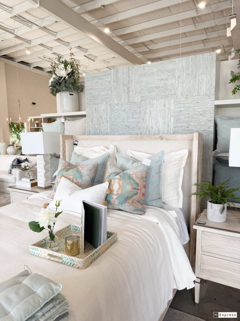 Cozy Coastal Bedroom Inspiration: How to Create a Relaxed Beachy Retreat 4