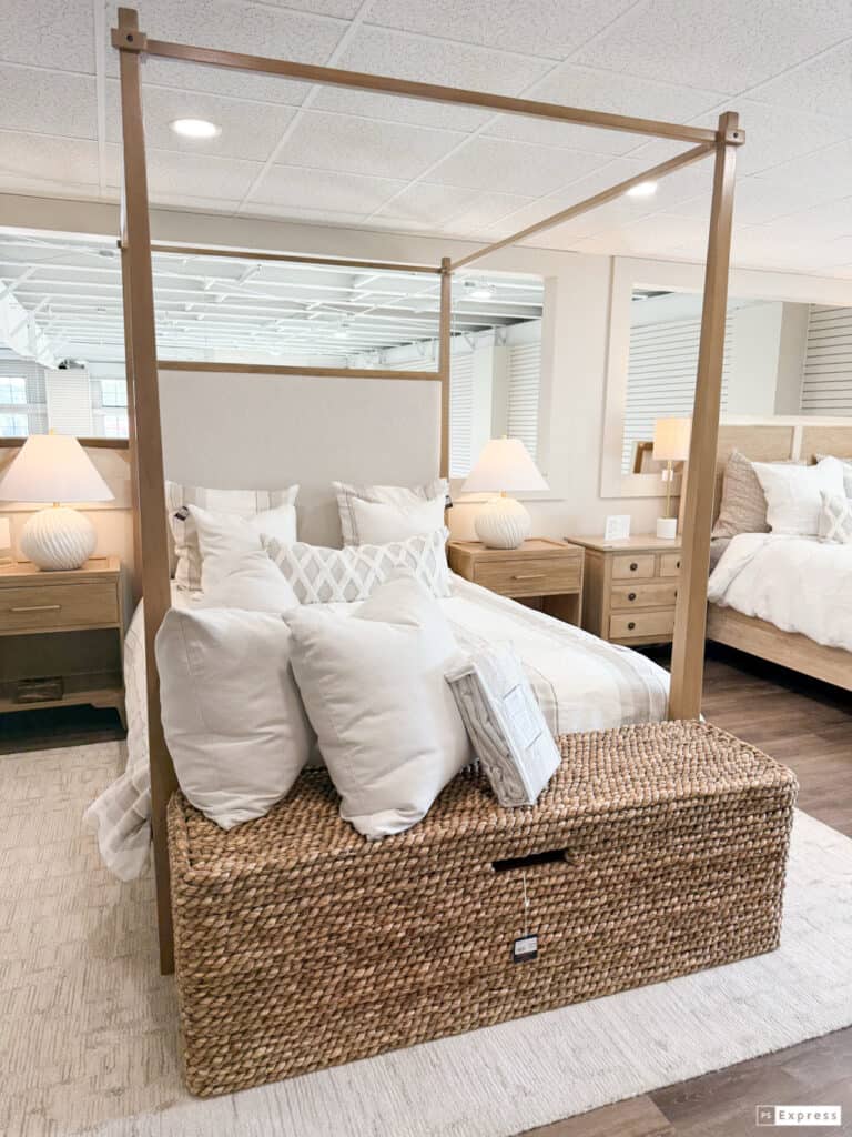 Cozy Coastal Bedroom Inspiration: How to Create a Relaxed Beachy Retreat 9